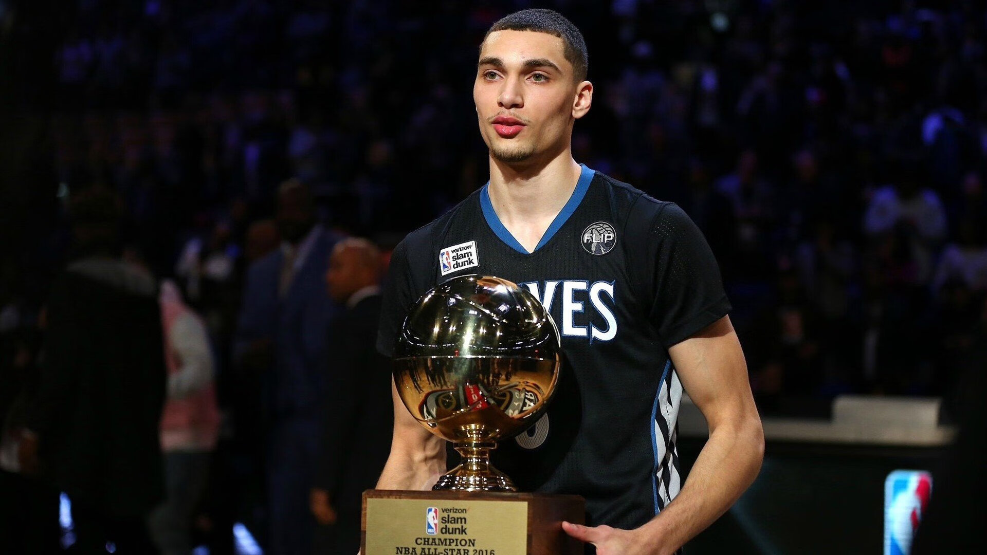 狼队战胜西布朗继续保持英超中游位置，狼队对西布朗比赛